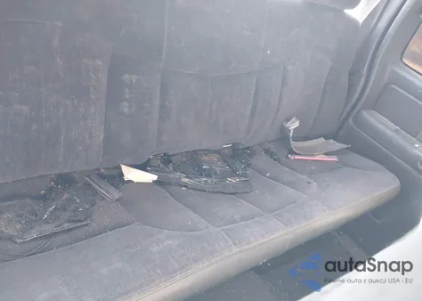 2001 Chevrolet Silverado 1500 Ls z USA, uszkodzony, nr VIN 2GCEC19T411117361